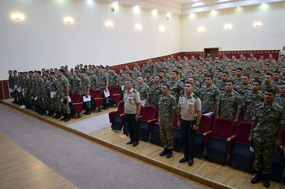 Azərbaycan Ordusunda “Ehtiyat zabit hazırlığı" kurslarının buraxılış mərasimləri keçirilib