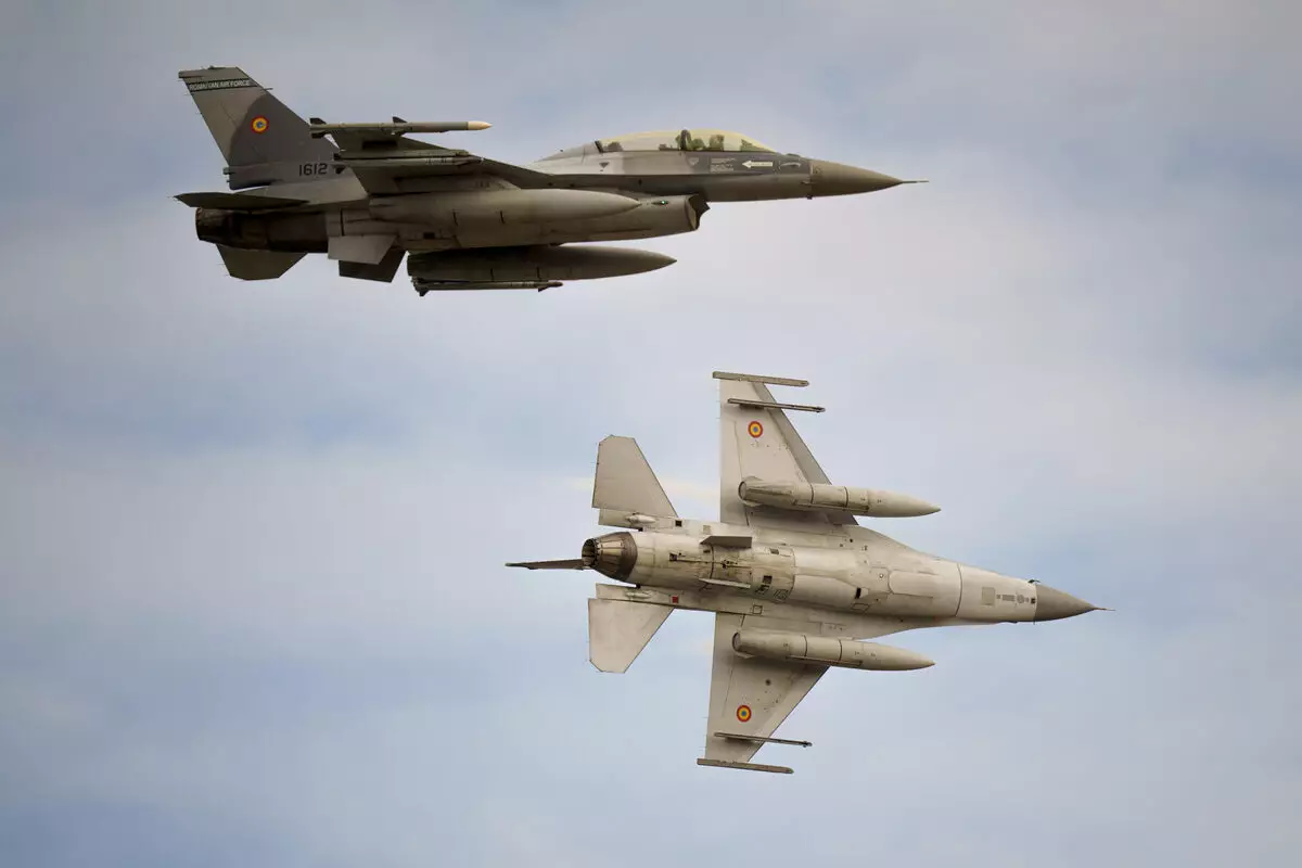 Ukrayna 60-dan çox F-16 təyyarəsi alacaq