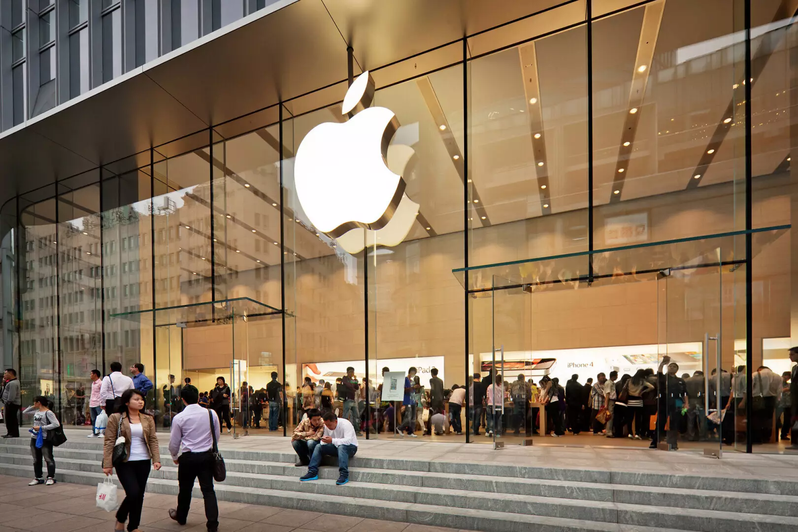 Apple iPhone və MacBook-da kritik zəifliyi etiraf edib