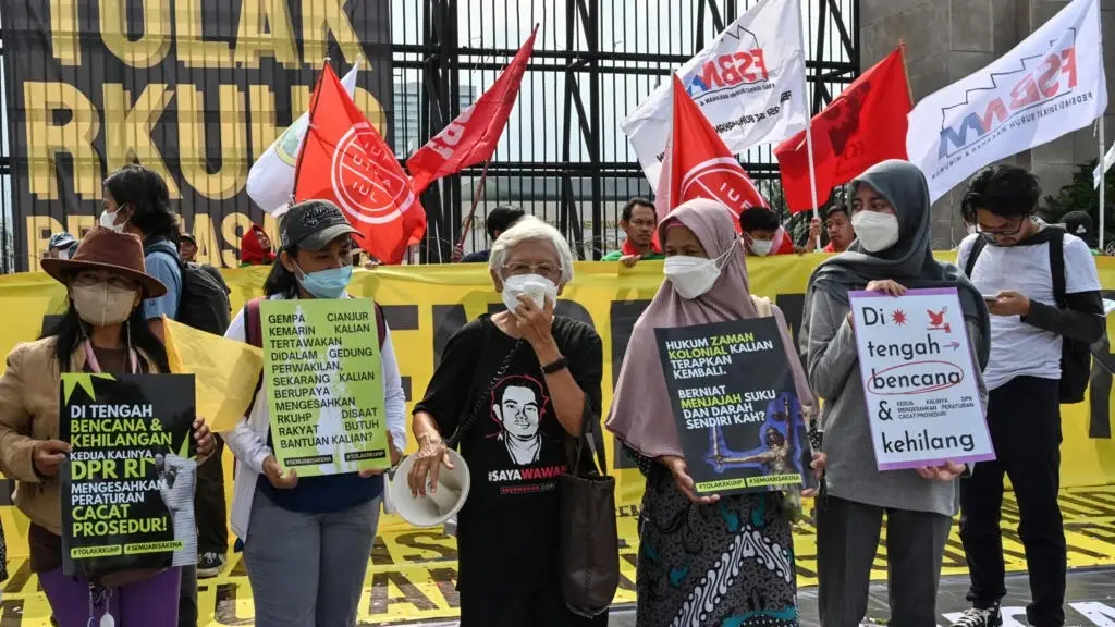 İndoneziya parlamenti nikahdan kənar cinsi əlaqəni qadağan edən qanunu təsdiqləyib