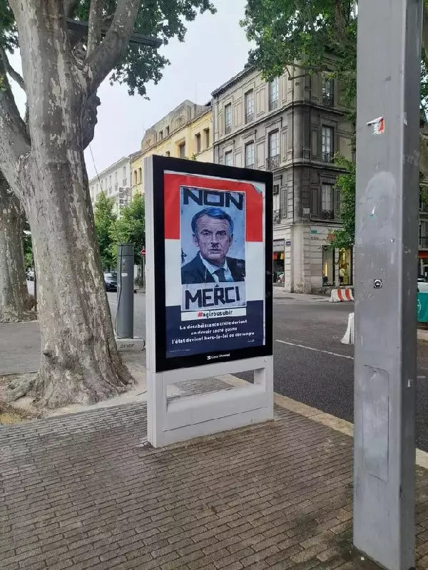 Fransada Makronun Hitlerə bənzədilməsi plakatları ilə bağlı araşdırmalara başlanılıb