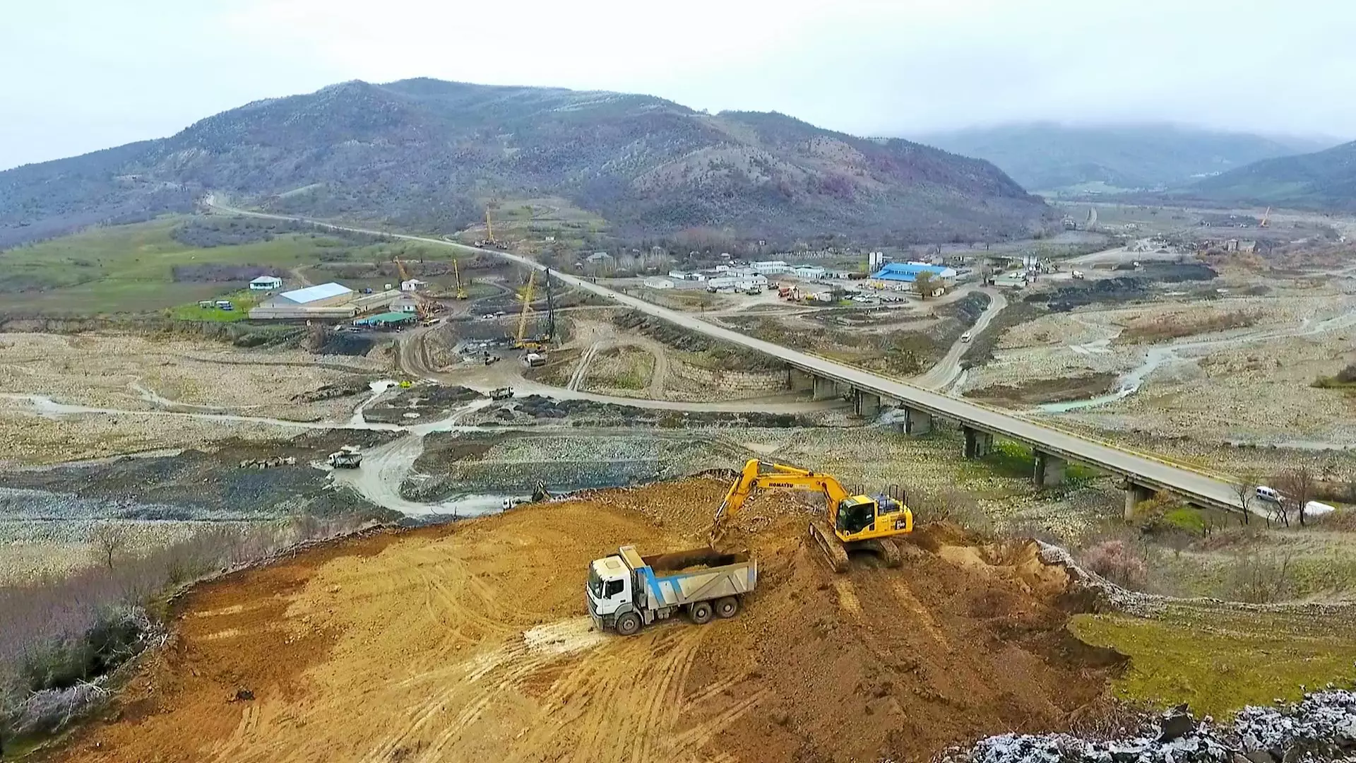 Təmiri istirahət mövsümünə qalan yollar - vətəndaşlar narazıdır