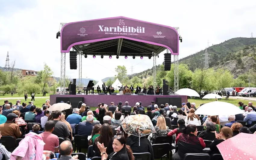 “Xarıbülbül” festivalı Laçında davam edib
