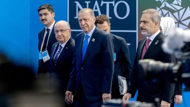 NATO liderləri sammitin ikinci günündə bir araya gəlib