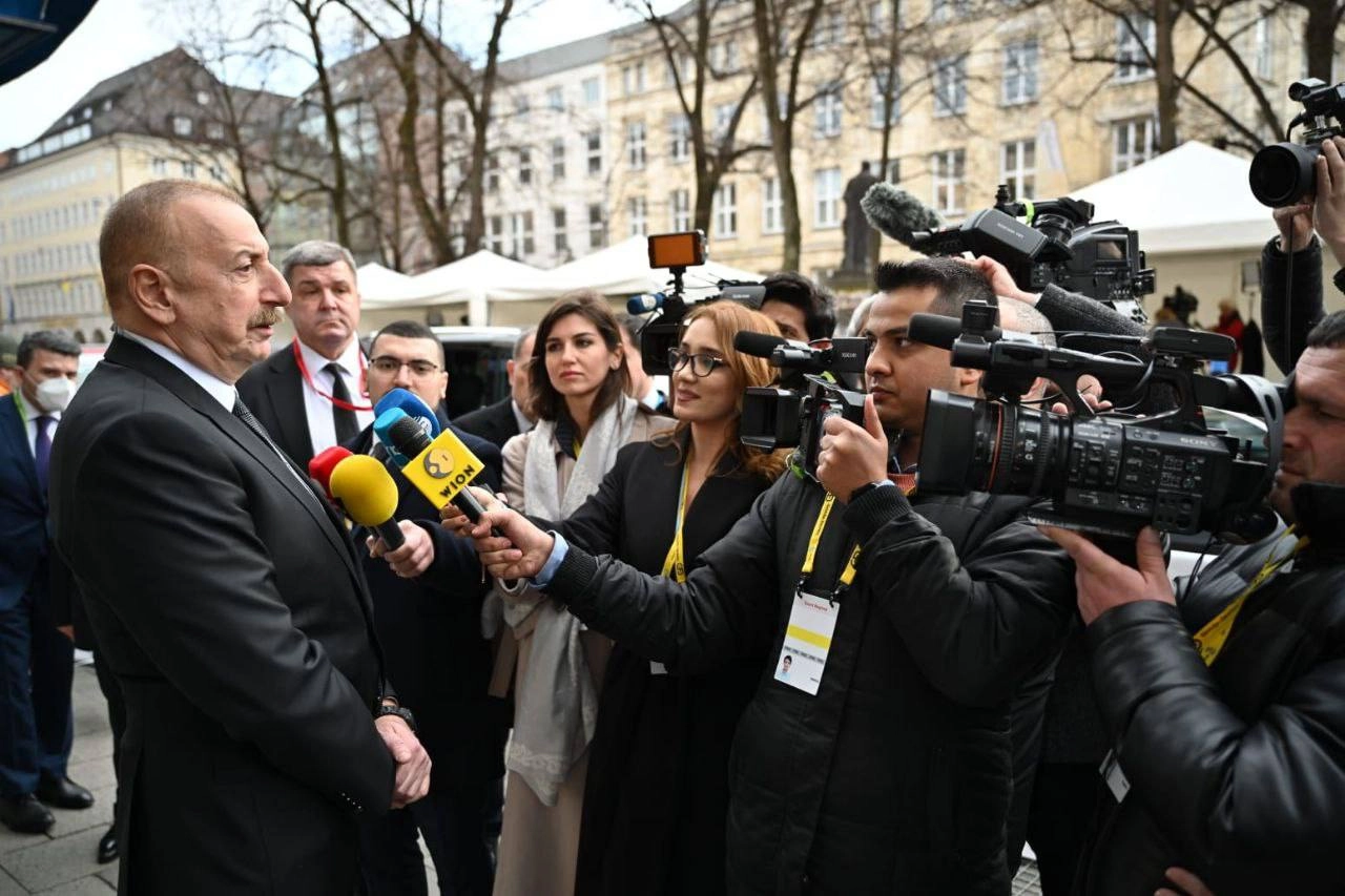 İlham Əliyev Münxendə yerli televiziya kanallarına müsahibə verib