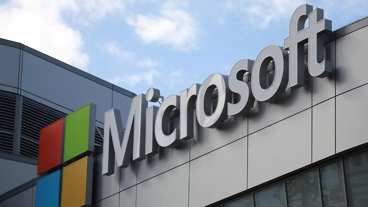 "Microsoft" Çindəki yüzlərlə işçini xaricə köçürməyi təklif edib