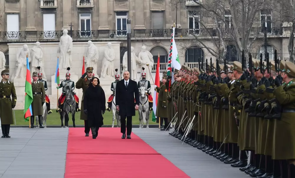 Budapeştdə İlham Əliyevin rəsmi qarşılanma mərasimi olub