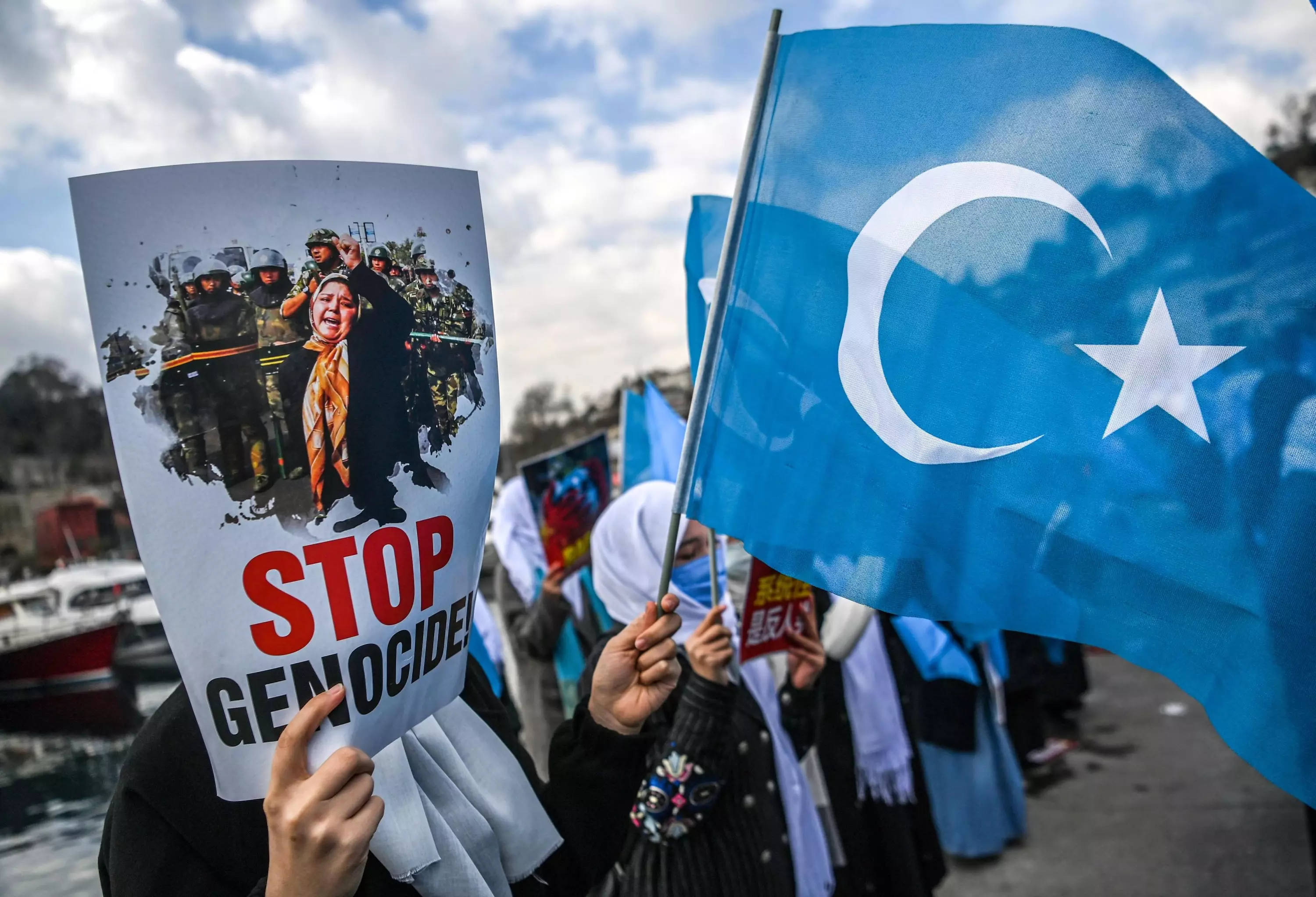 Uyğur türkləri İstanbulda Çin hökumətinə qarşı etiraz aksiyası keçirib