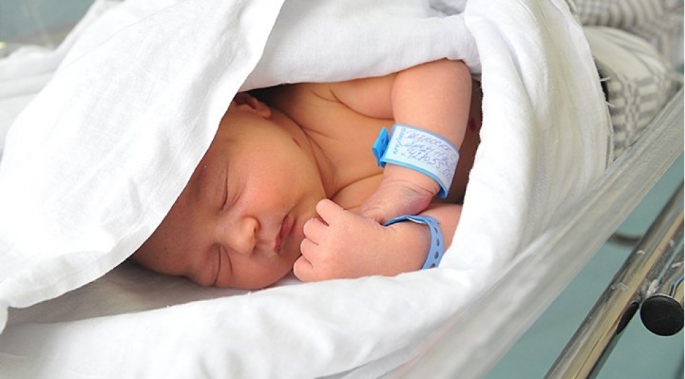 Bakıda 14 yaşlı qız ana olub - YENİLƏNİB