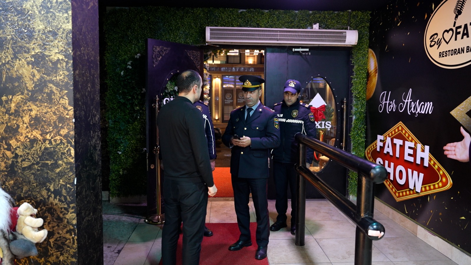 Polis müğənni Aqşin Fatehin restoranında reyd keçirib