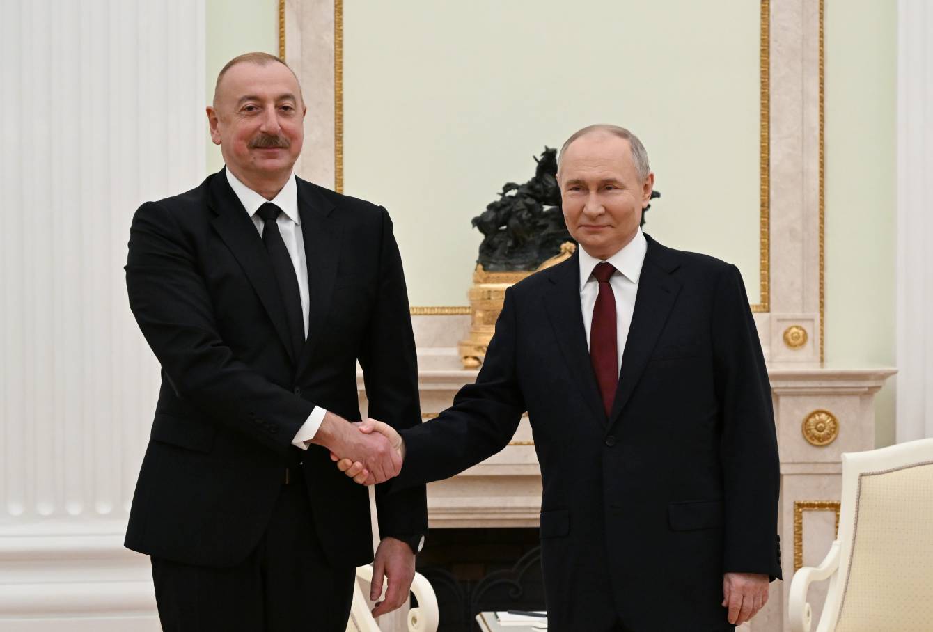 Putin İlham Əliyevi ad günü münasibətilə təbrik edib