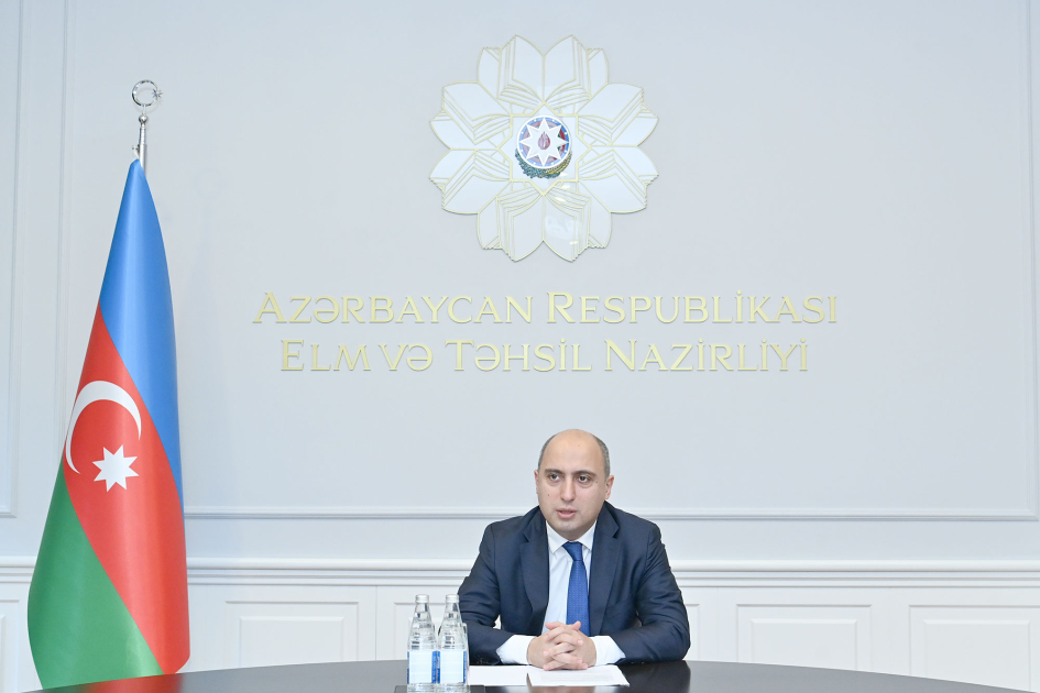 Emin Əmrullayev: Kənd məktəblərinə peşəkar müəllim cəlb etmək çətindir