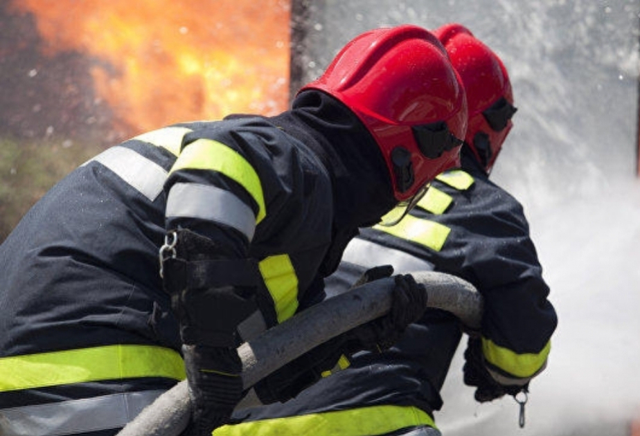 Sumqayıtda beşmərtəbəli yaşayış binasında yanğın olub