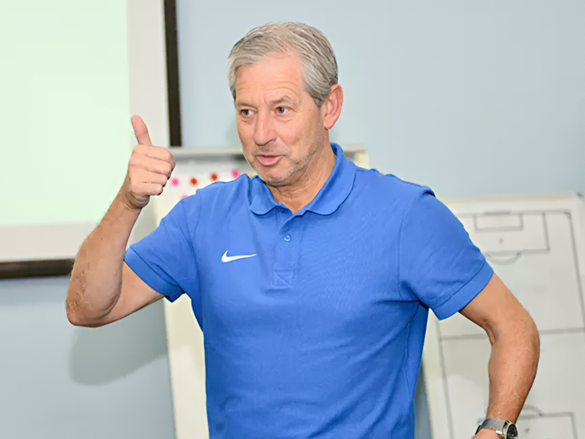 De Bleker 12-ci turun mübahisəli epizodlarını şərh edib