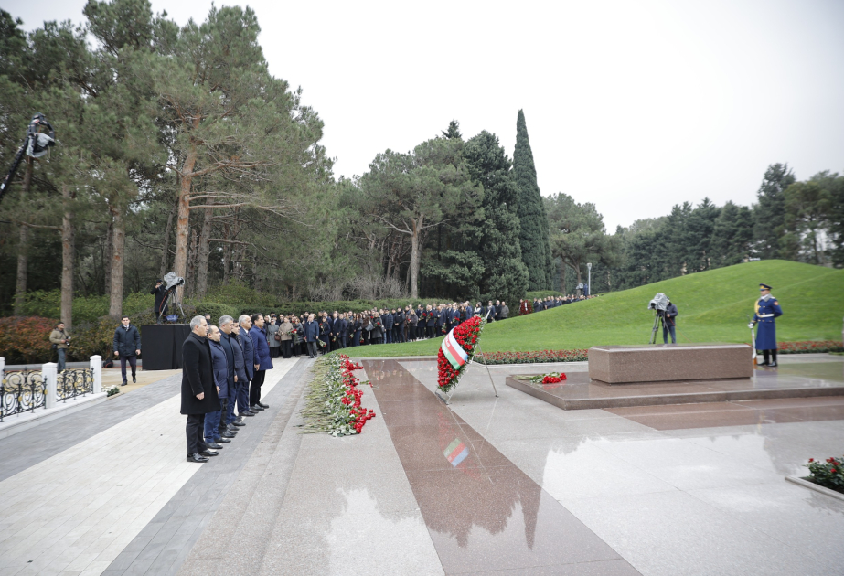 Ombudsman Aparatının kollektivi Ümummilli Liderin xatirəsini yad edib