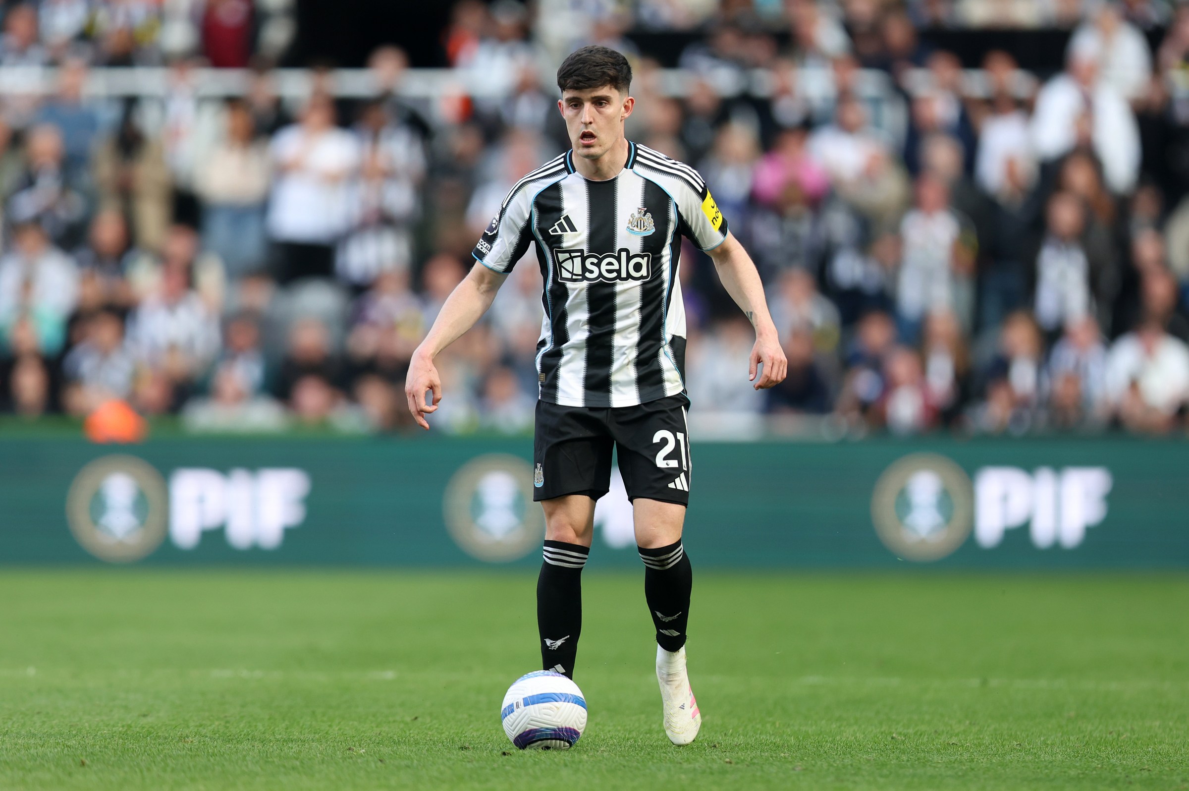 "Mançester Siti" "Nyukasl"ın müdafiəçisi ilə maraqlanır 