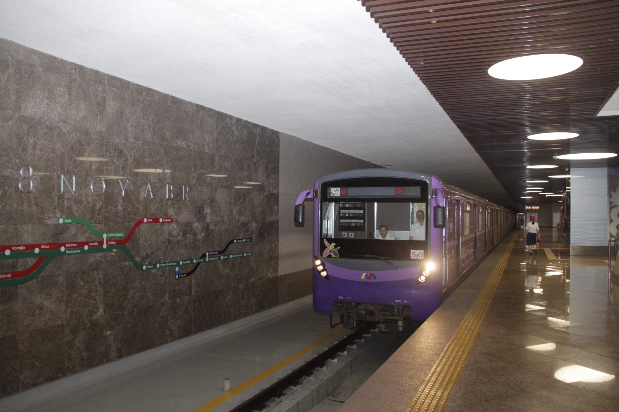 Metronun bənövşəyi xəttində interval ilk dəfə 5 dəqiqəyə endirilib