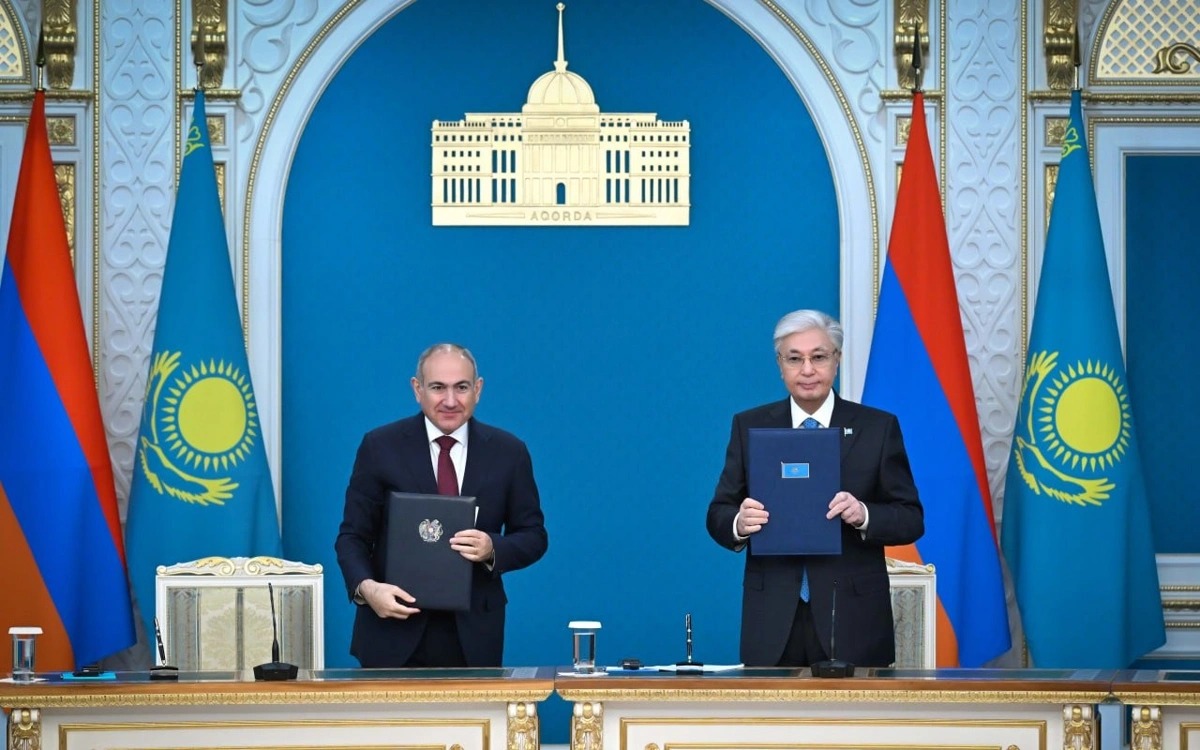 Tokayev və Nikol Paşinyan birgə bəyanat qəbul ediblər