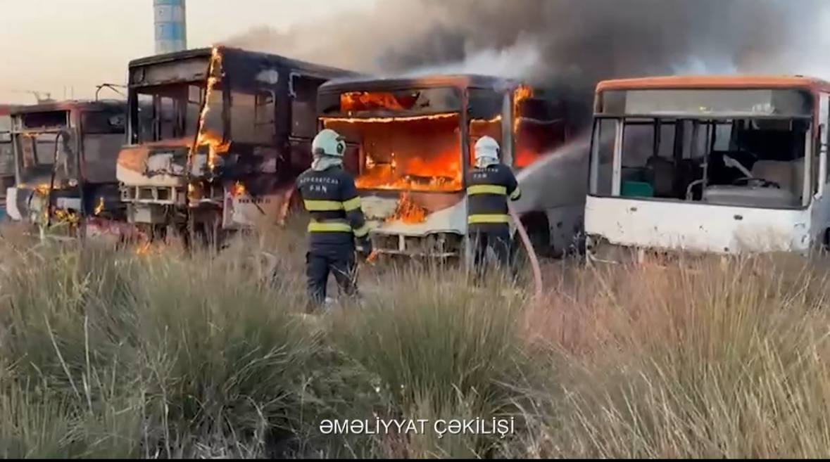Abşeronda yanğın zamanı yararsız avtobuslar yanıb - VİDEO