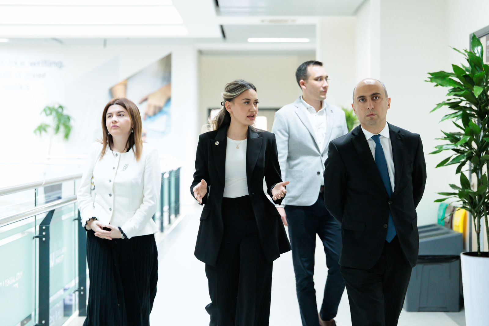 Emin Əmrullayev Mərkəzi Asiya Universitetini ziyarət edib