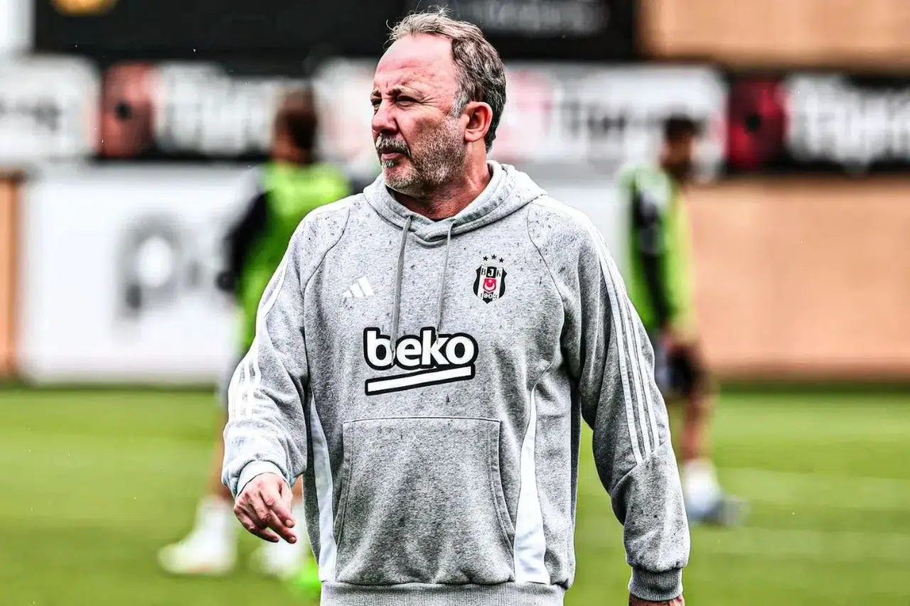 "Beşiktaş"ın baş məşqçisi əməliyyat olundu 