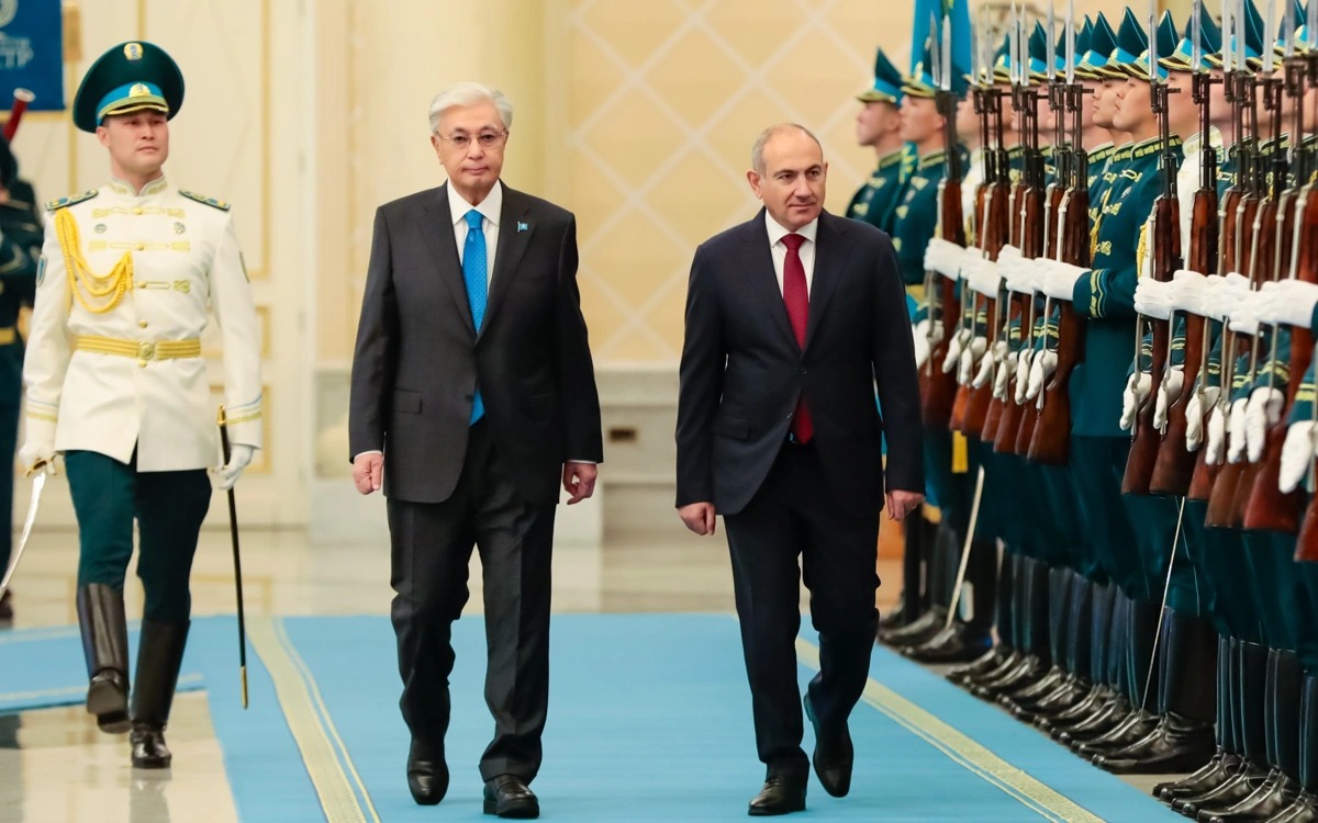 Qazaxıstan Prezidenti Paşinyanla görüşüb