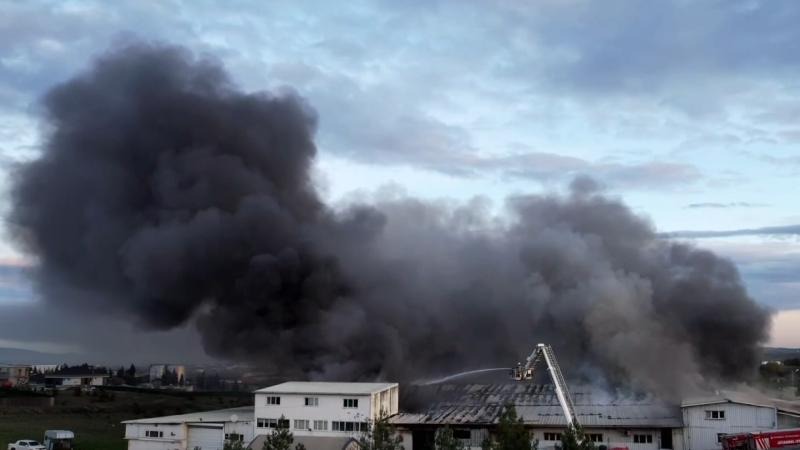 Türkiyədə fabrikdə yanğın baş verib