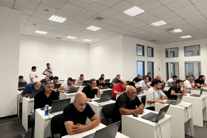 Taksi sürücüləri üçün imtahan keçirilib