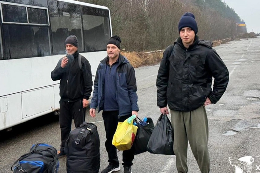 Ukrayna Rusiyaya 14 mülki şəxsi təhvil verib