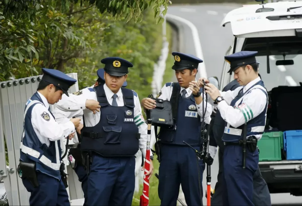 Yaponiyada yük maşını turistləri daşıyan avtobusa çırpılıb, 20 nəfər xəsarət alıb
