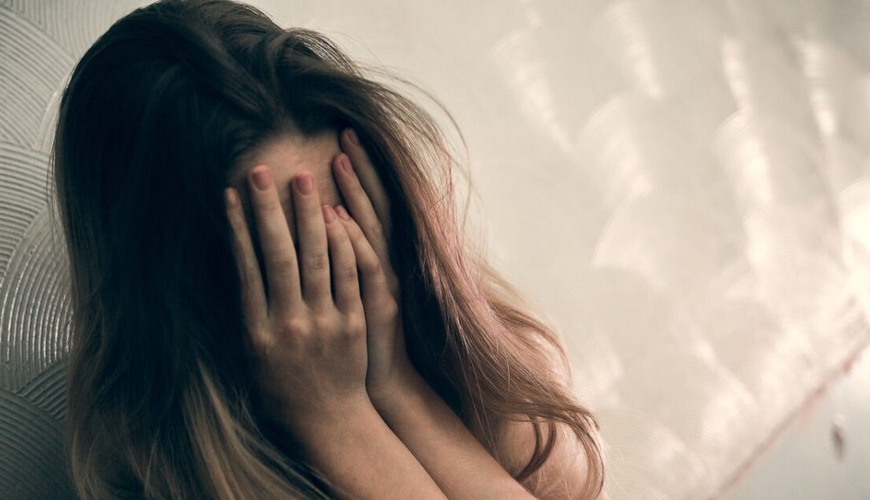 Azyaşlı qıza qeyri-etik hərəkətlər edənlər həbs olundu