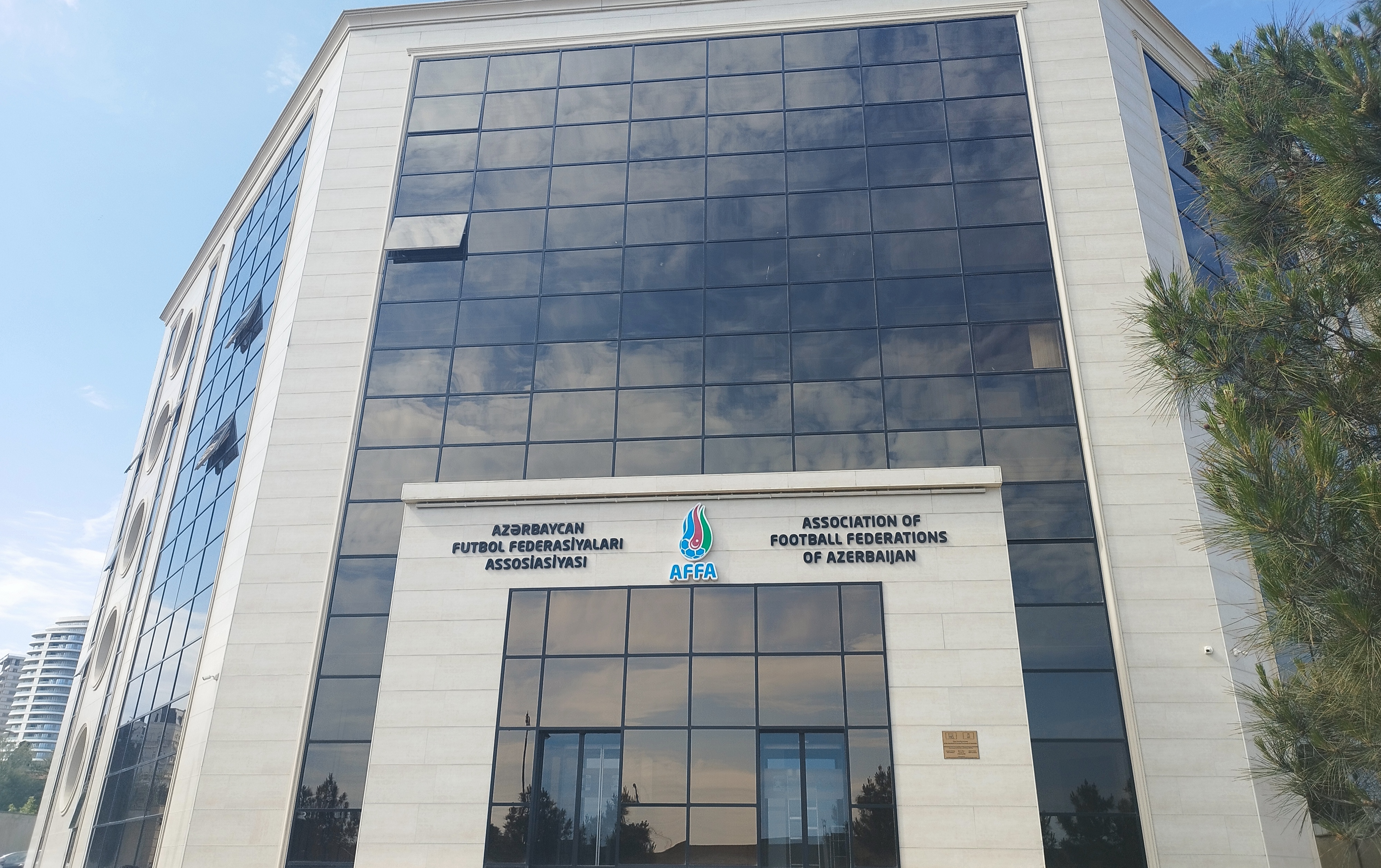 AFFA "Neftçi"ni 7700, "Sabah"ı 5000 manat cərimələdi