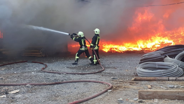 "Baksol yolu"nda yanğın başlayıb