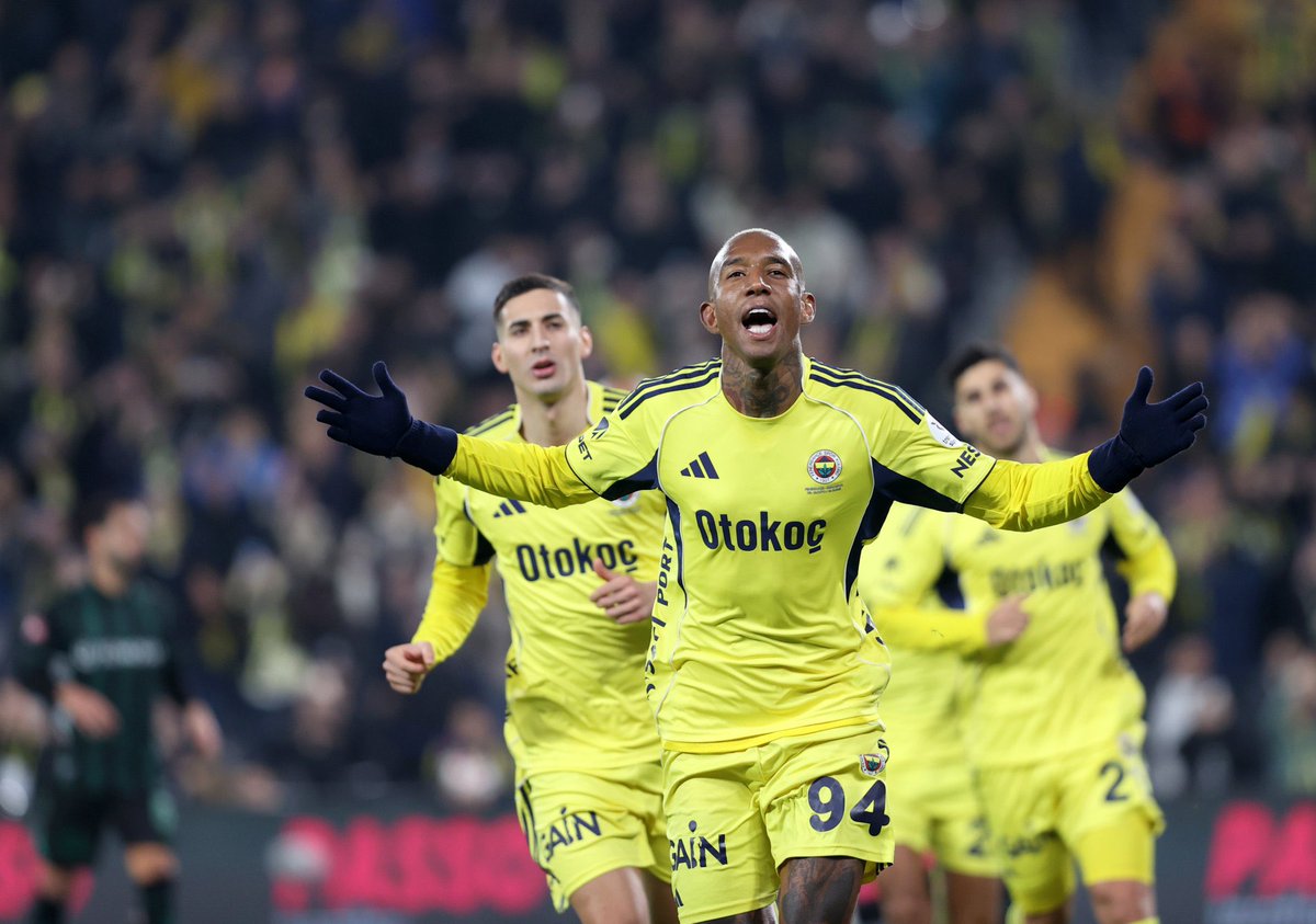 Türkiyə Super Liqası: "Fənərbaxça" darmadağınla qazandı 