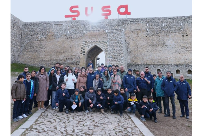 Tanınmış güləşçilər Laçın və Şuşada şagirdlərlə görüşüblər