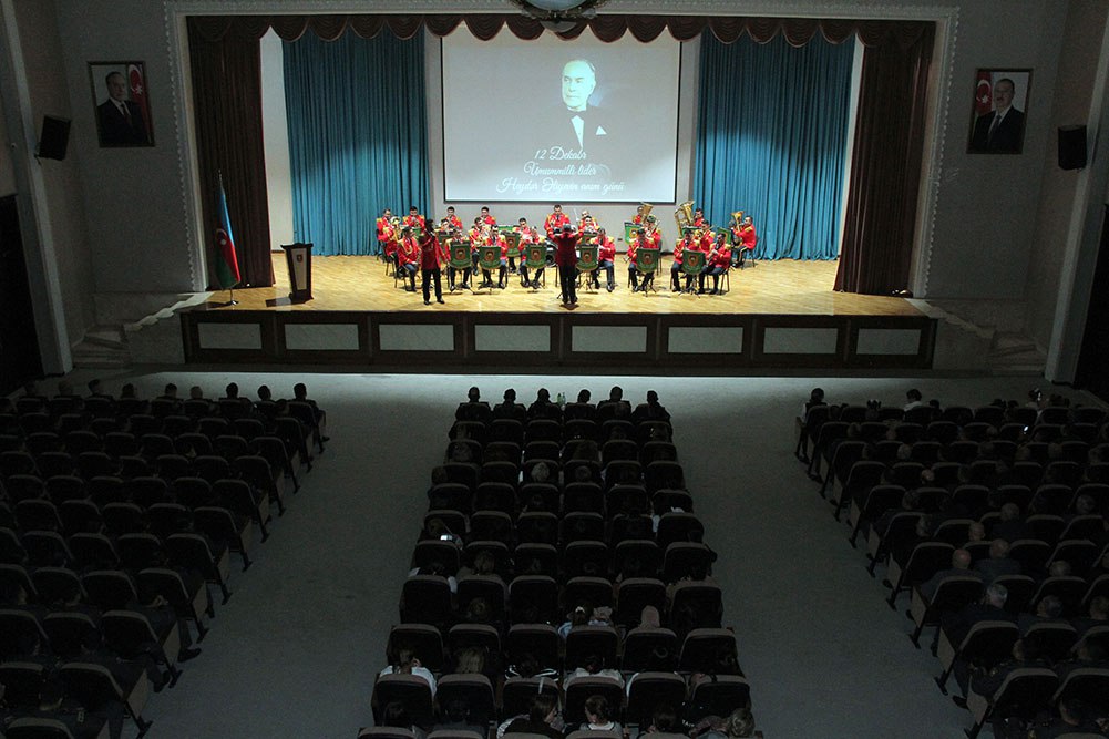Azərbaycan Ordusunda Ulu Öndərin xatirəsi ehtiramla yad olunub