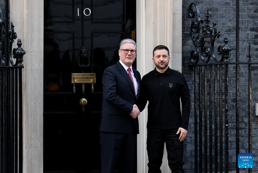 Zelenski Starmerlə telefon danışığı aparıb