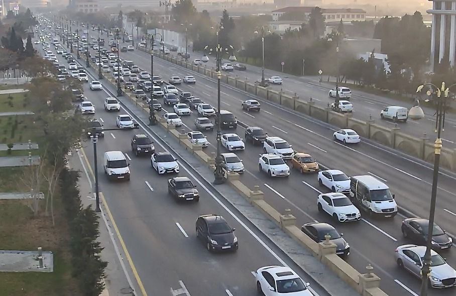 Bakıda hazırda sıxlıq müşahidə olunan yollar açıqlanıb 