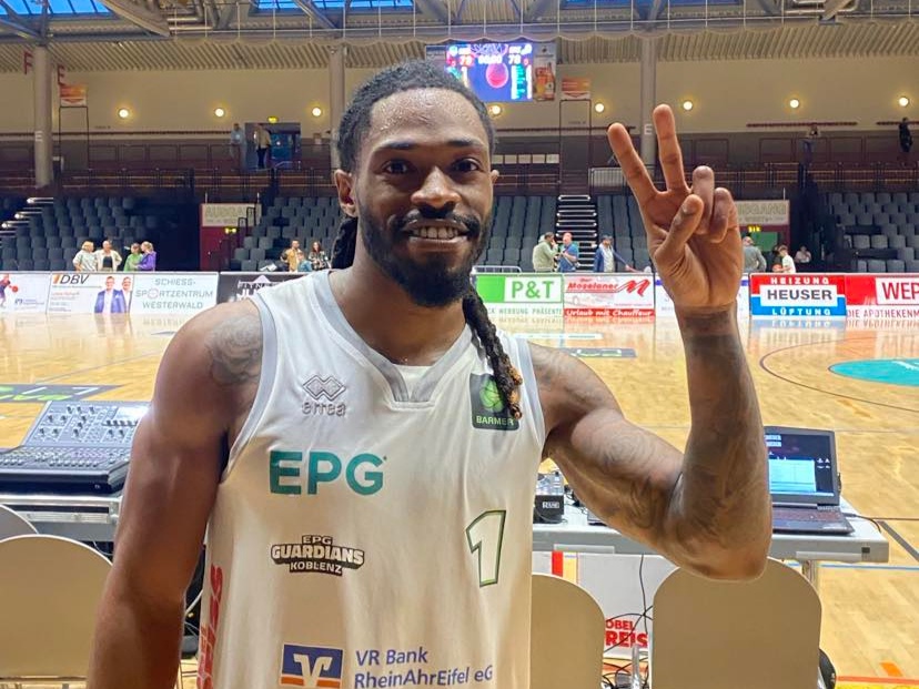 NTD amerikalı basketbolçu ilə gücləndi 