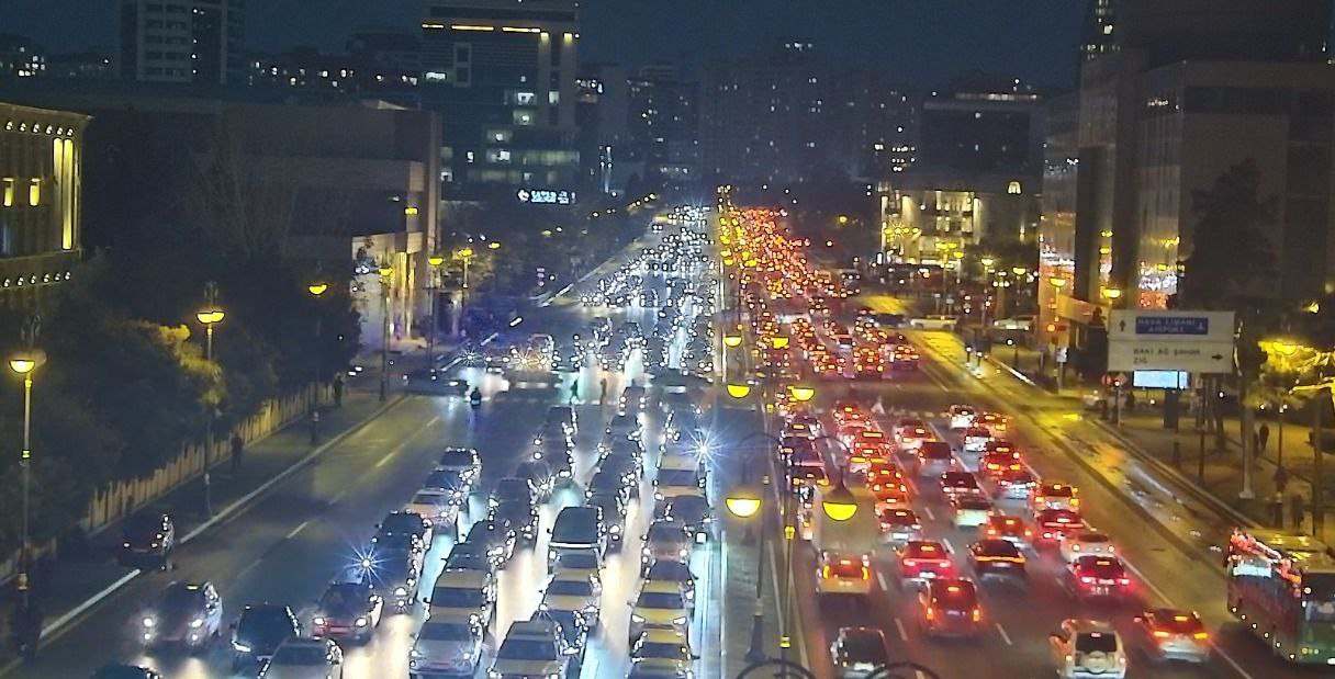 Bakıda hazırda sıxlıq müşahidə olunan yollar açıqlanıb 