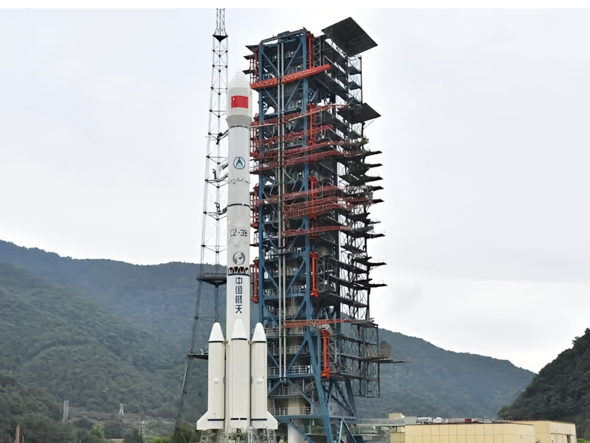 Çin “Şiyan-21” eksperimental rabitə peykini uğurla orbitə buraxıb