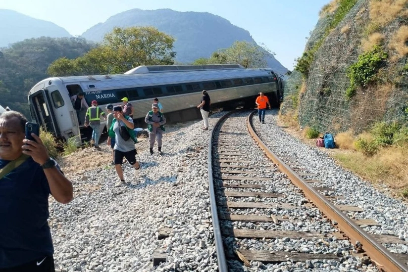 Meksikada sərnişin qatarının qəzaya uğraması nəticəsində 13 nəfər ölüb
