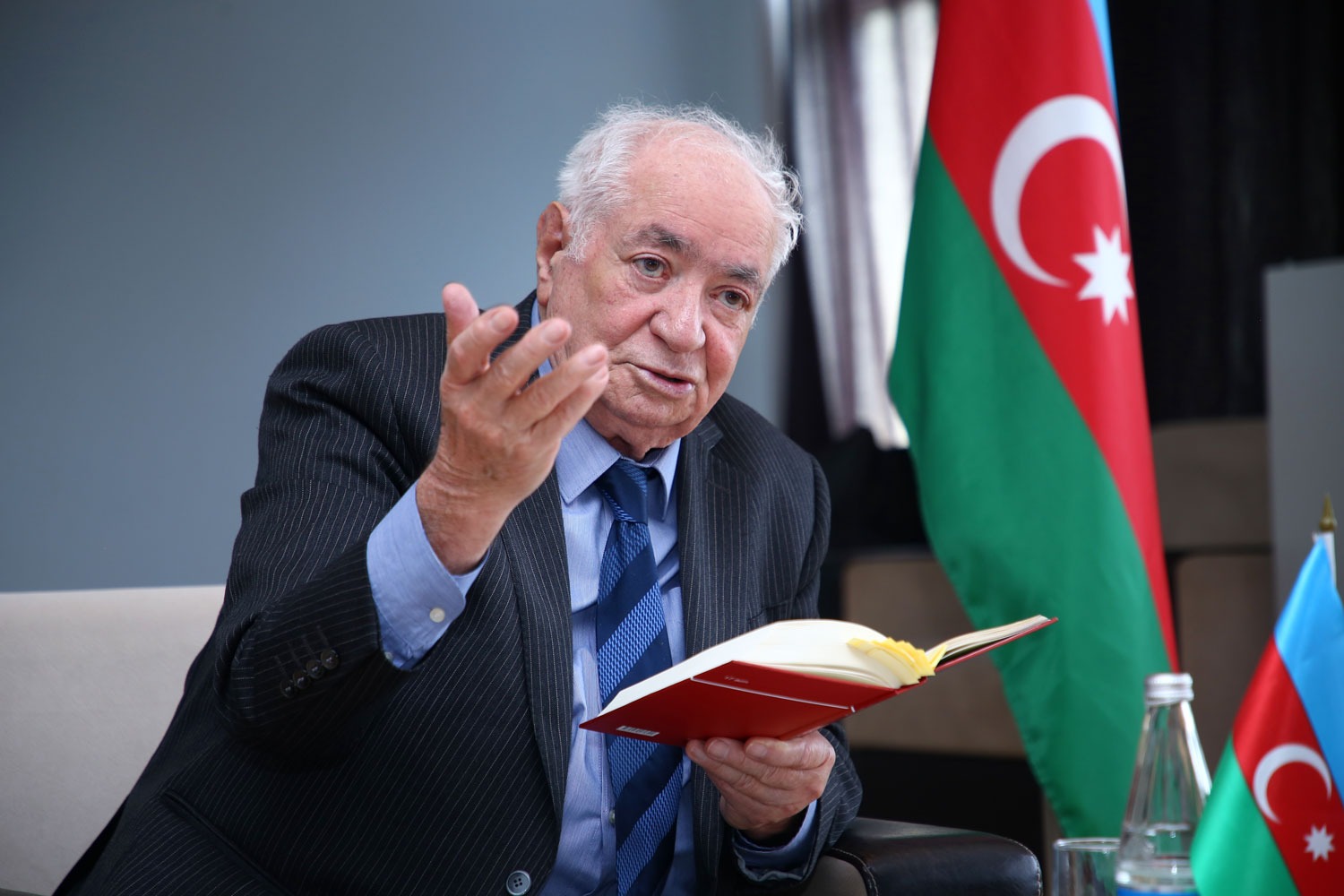 Vahid Əziz "Şərəf" ordeni ilə təltif edilib