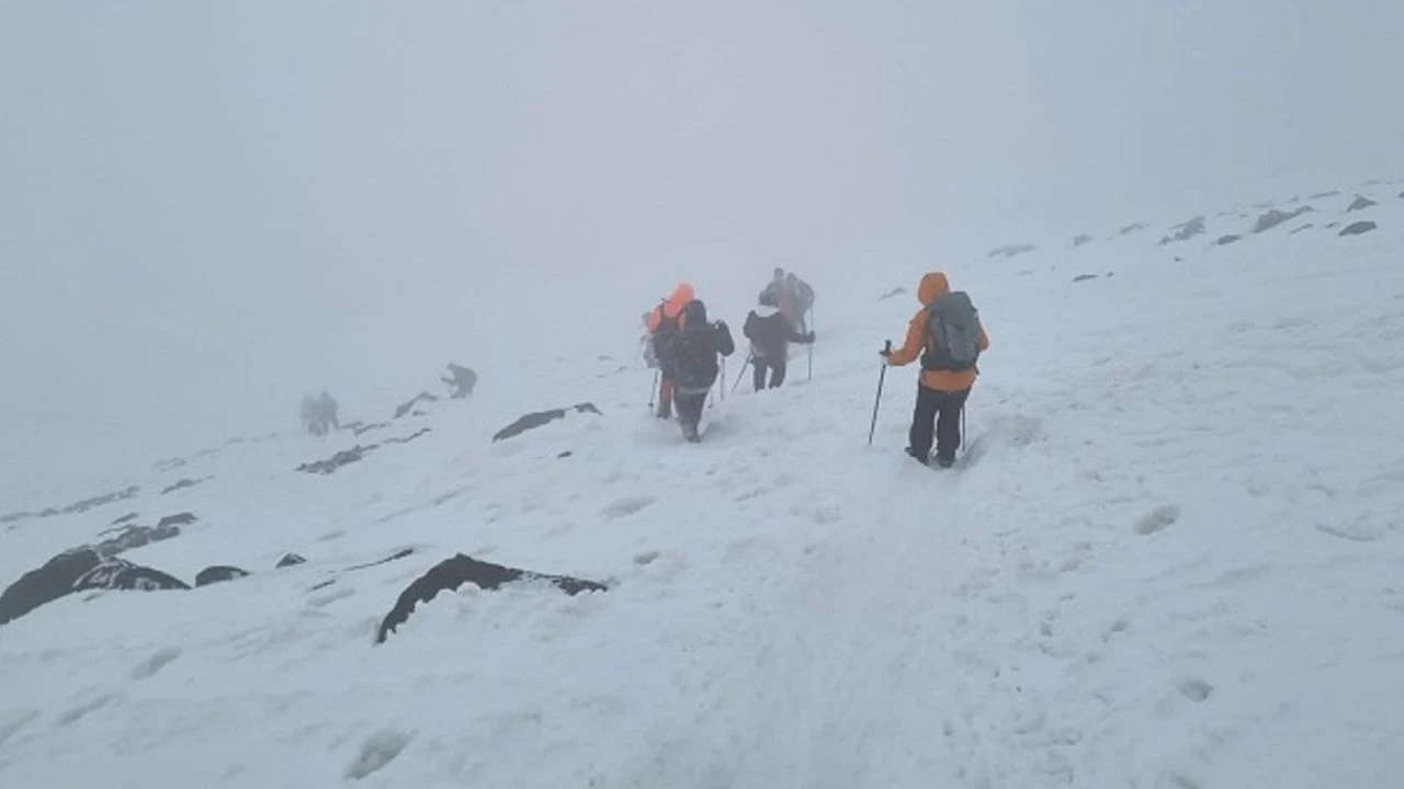 Qazaxıstanda dağda turist ölüb