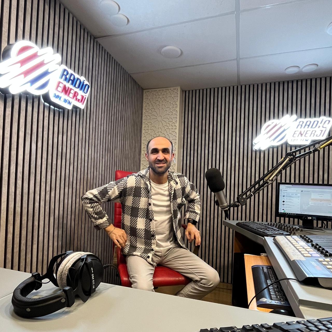 Azərbaycanlı tanınmış jurnalistə ağır itki üz verib 