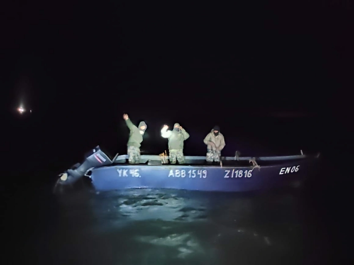 DSX: Xəzərdə köməksiz qalan balıqçılar xilas edilib