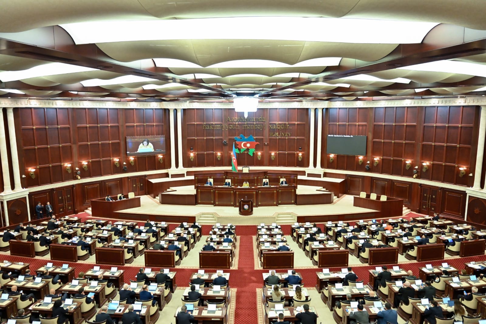 Parlament elektron siqaretlərin qadağası ilə bağlı layihəni ilk oxunuşda qəbul edib