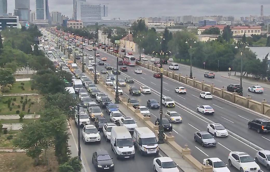 15 istiqamətdə tıxac müşahidə olunur - SİYAHI