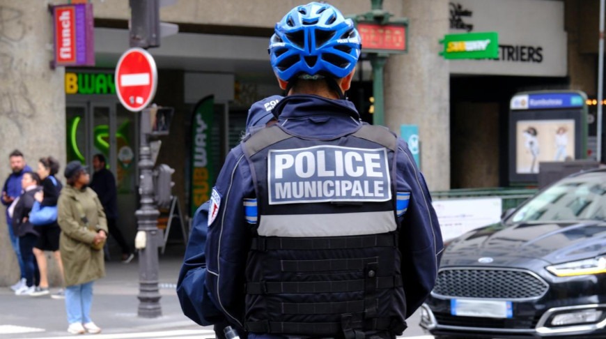 Parisdə Janna Darkın heykəlindən qılınc oğurlanıb