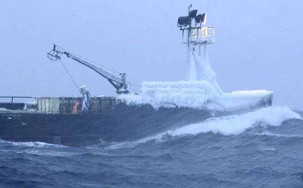 Berinq dənizində gəmidə 18 nəfər qalıb